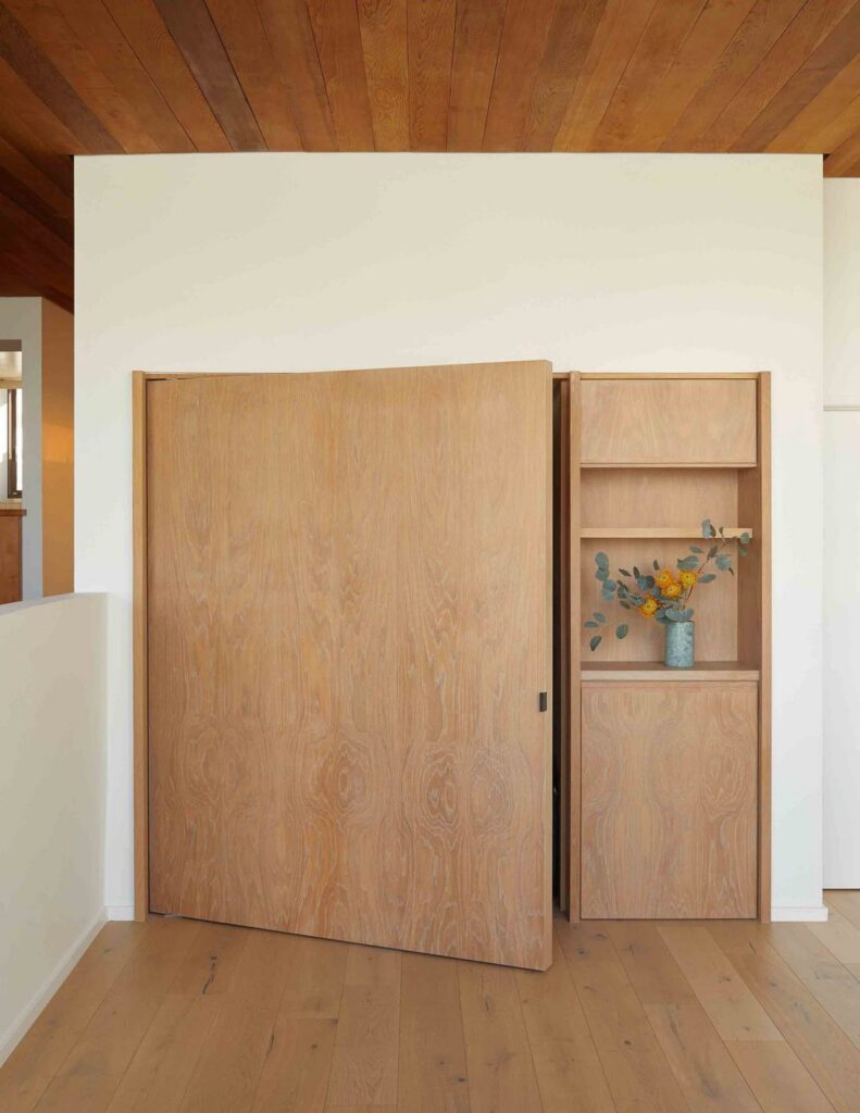 FritsJurgens Pivot hinge — Bedroom & Closet
