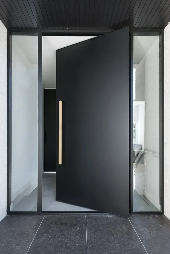 FritsJurgens — Pivot hinge — Entry / Foyer