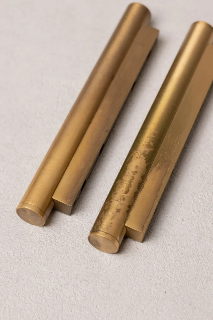 Turnstyle Designs Tab pull in Unlacquered Brass — Flatlay