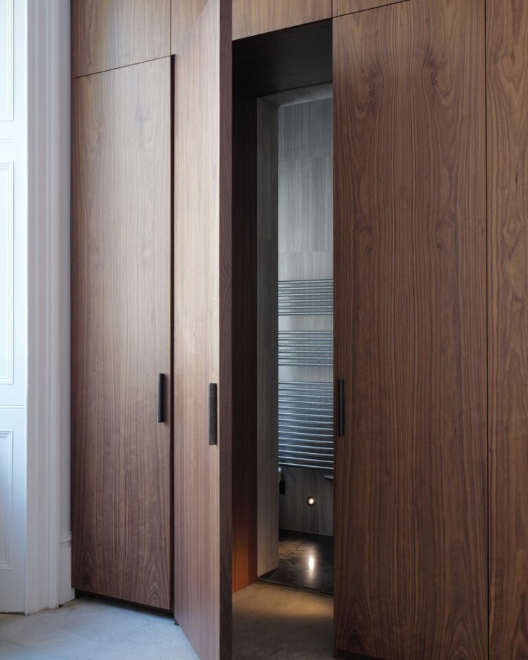 Wedge cabinet handles in dark bronze by @josephgilesltd, in a Knightsbridge apartment by Brian Ma Siy.
