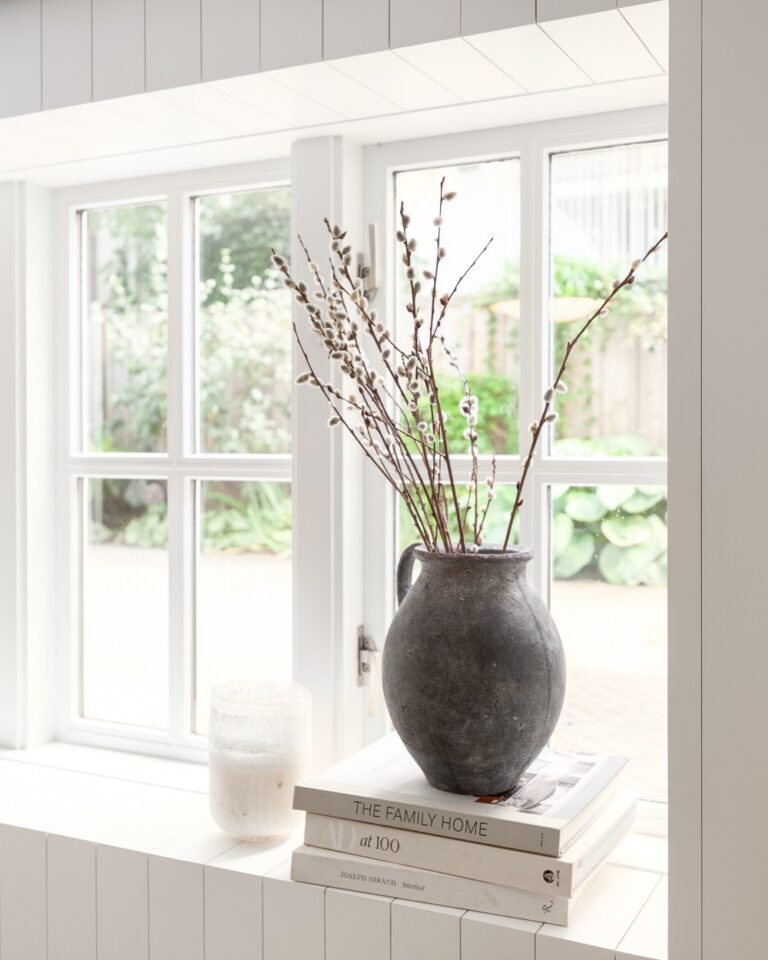 Original panelling carried through to a new lower level, by @lindsay.eby.