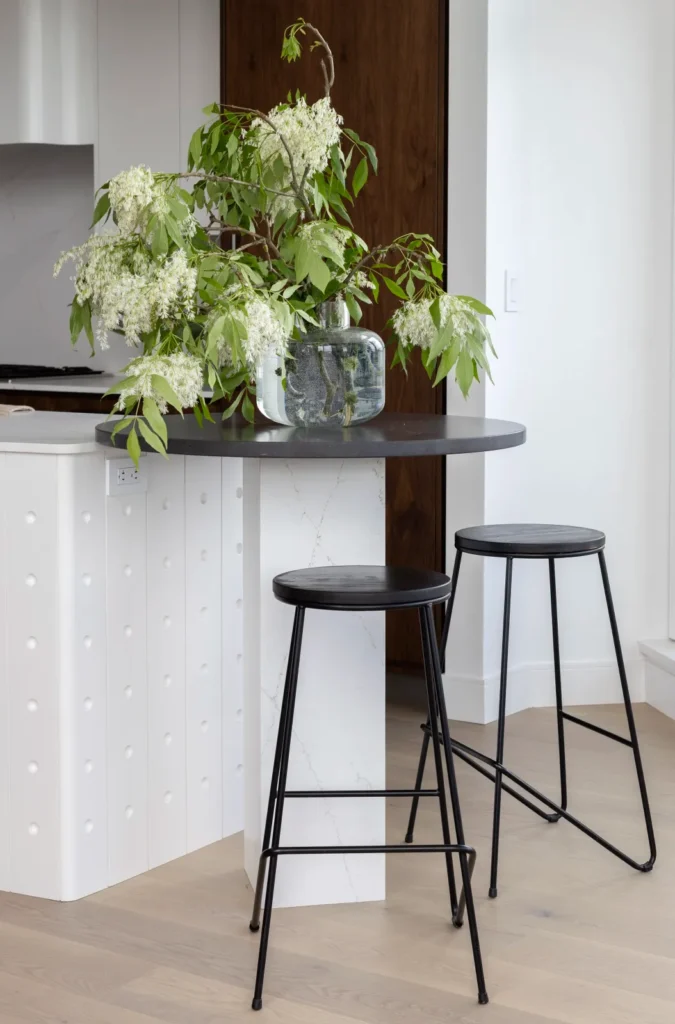 Cambie Street Penthouse — island seating